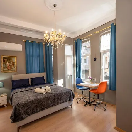 Chanel Suits Aparthotel *