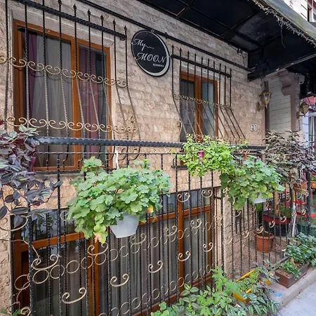 Chanel Suits Apartmanhotel