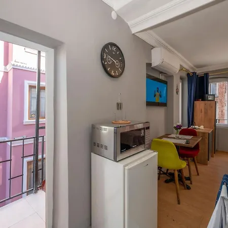 מלון דירות Chanel Suits